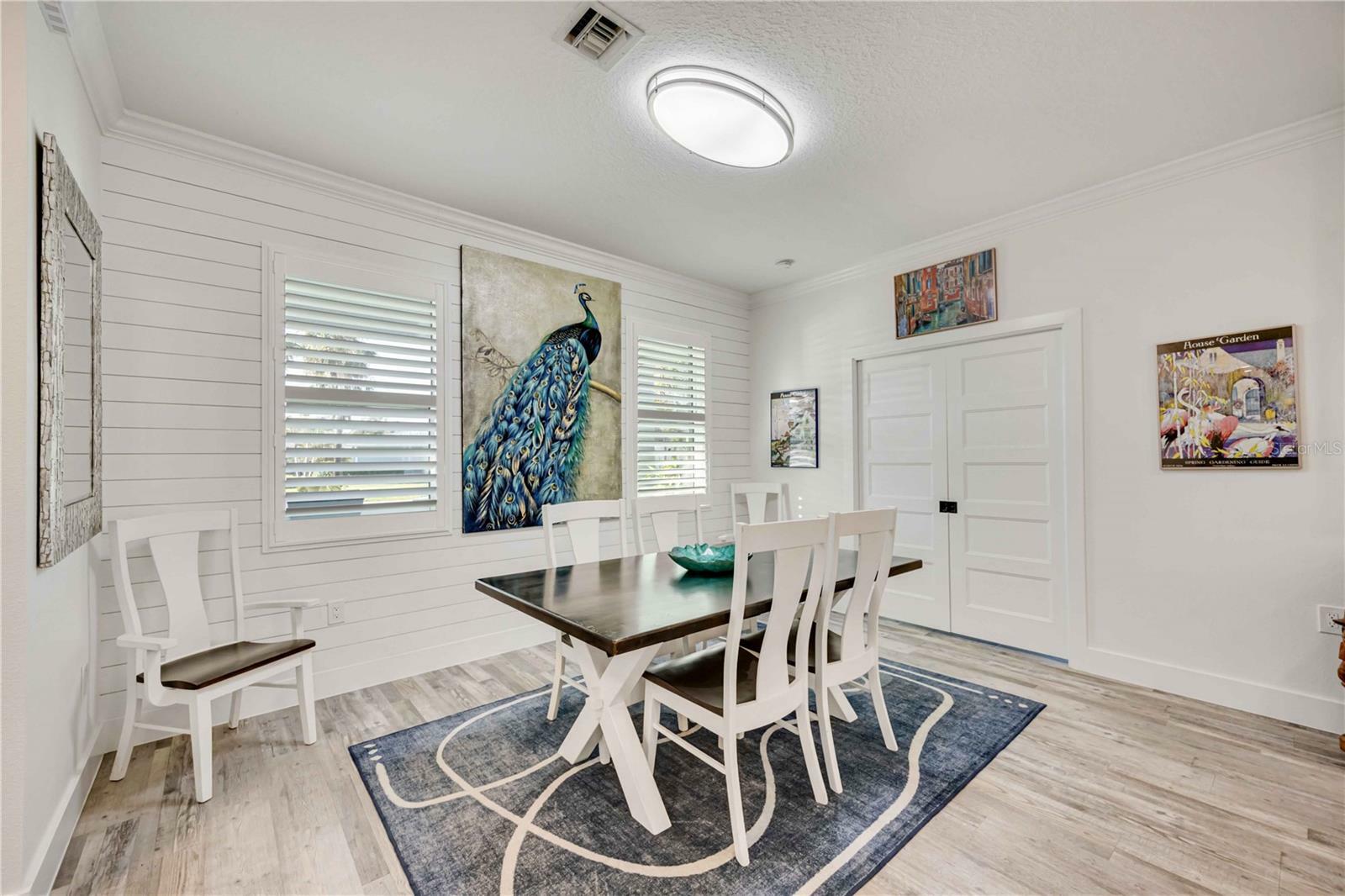 Property Photo: 432 W Gate Drive FL 34285