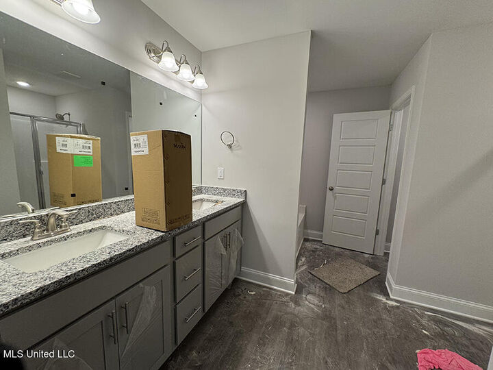 Property Photo: 4185 W Olivia Circle MS 38654