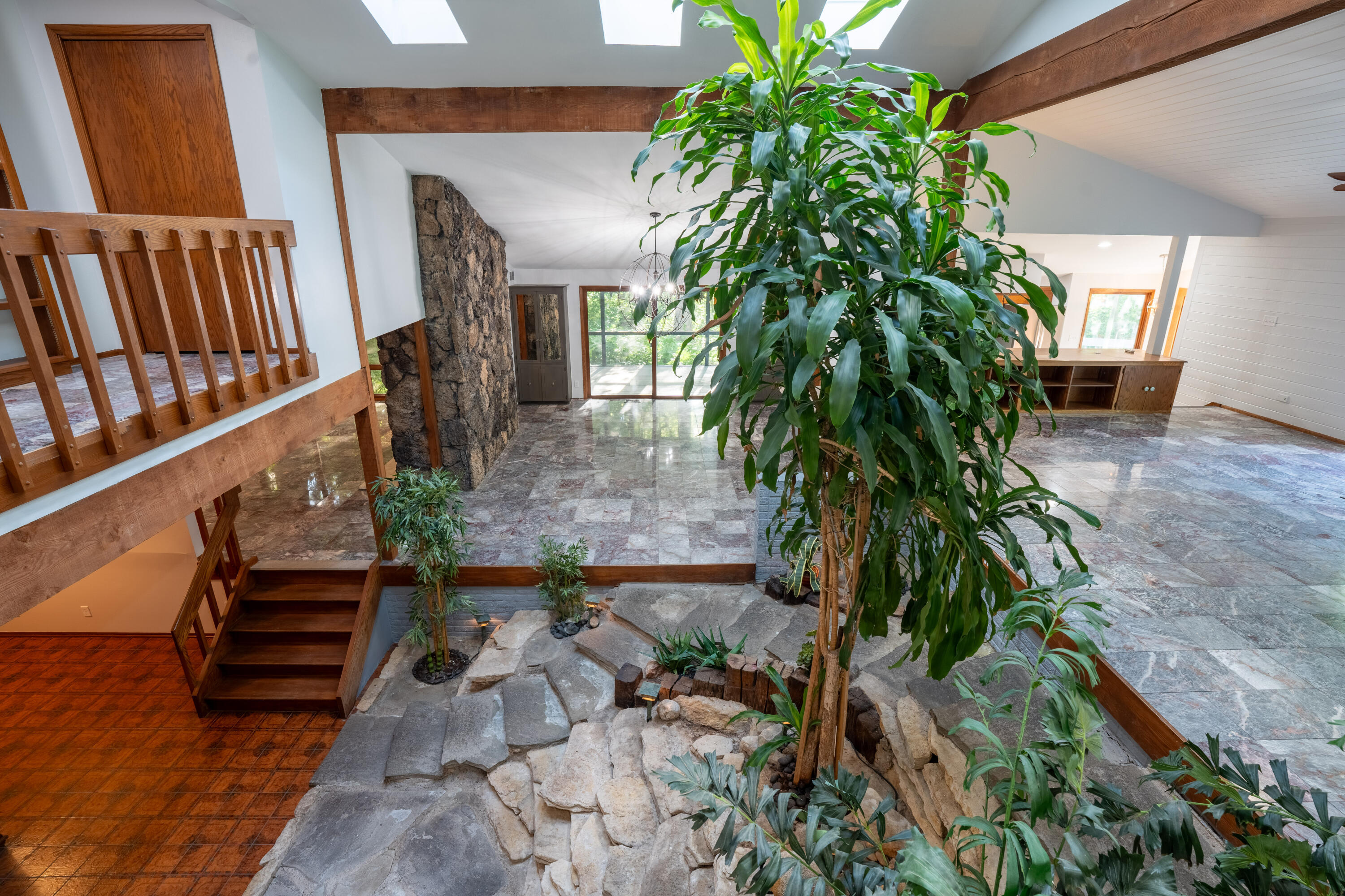 Property Photo:  1725 Old Oak Ct  WI 53005 
