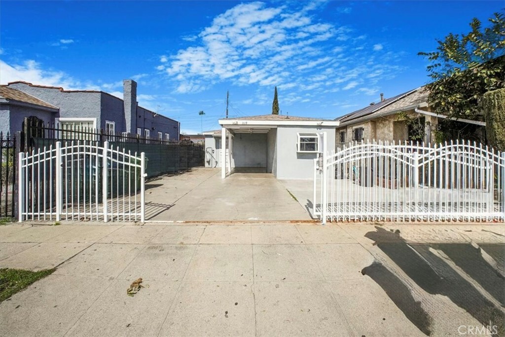 Property Photo:  1119 W 65th Place  CA 90044 