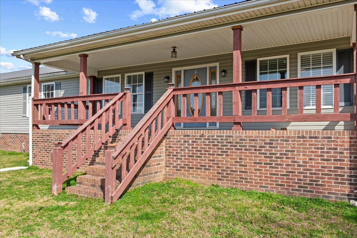 Property Photo:  950 Market St  TN 38477 