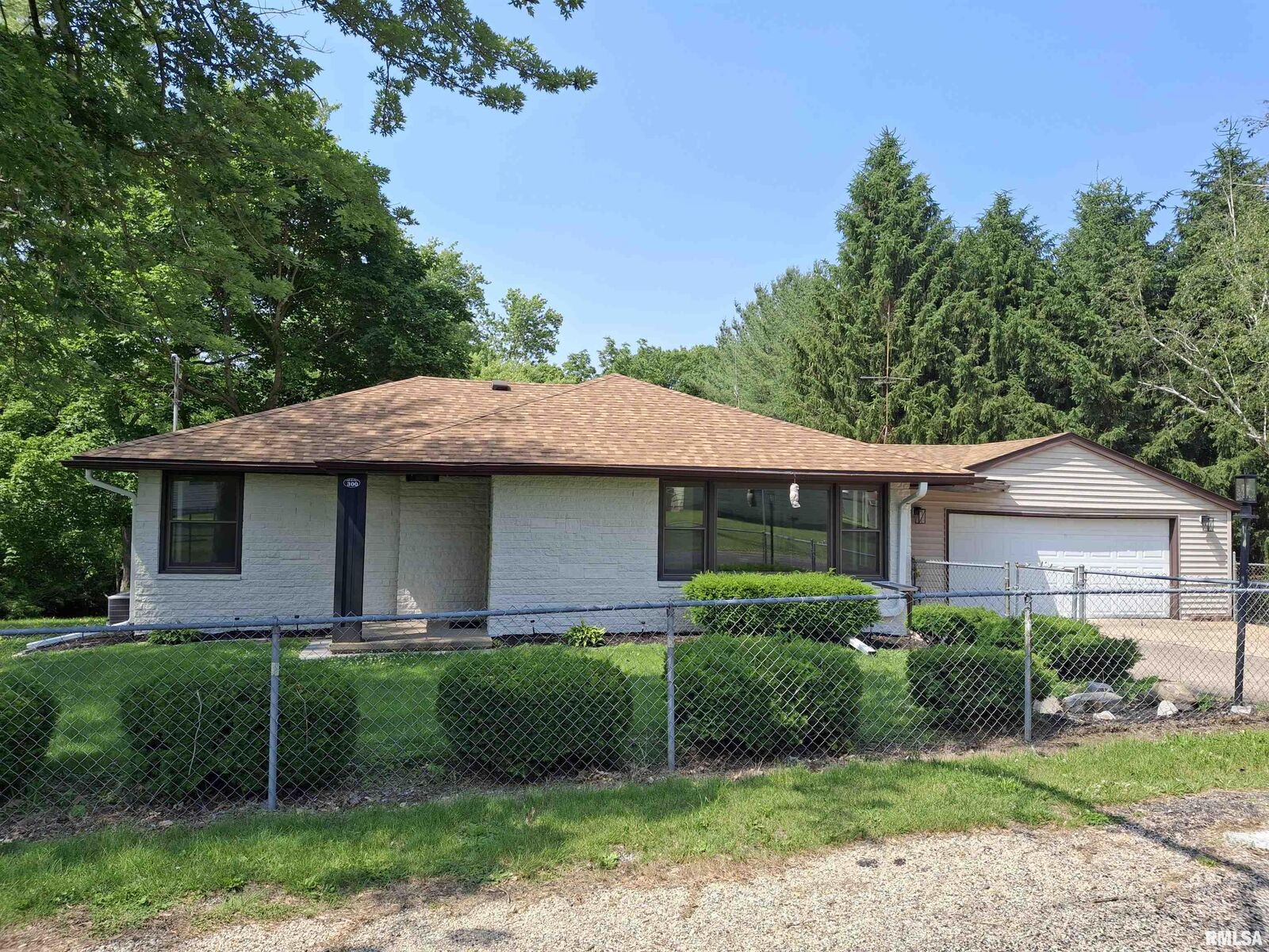 Property Photo: 300 E 4th Street IL 61563