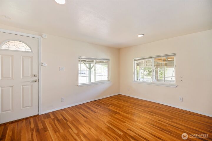 Property Photo: 1314 N Callow Avenue WA 98312