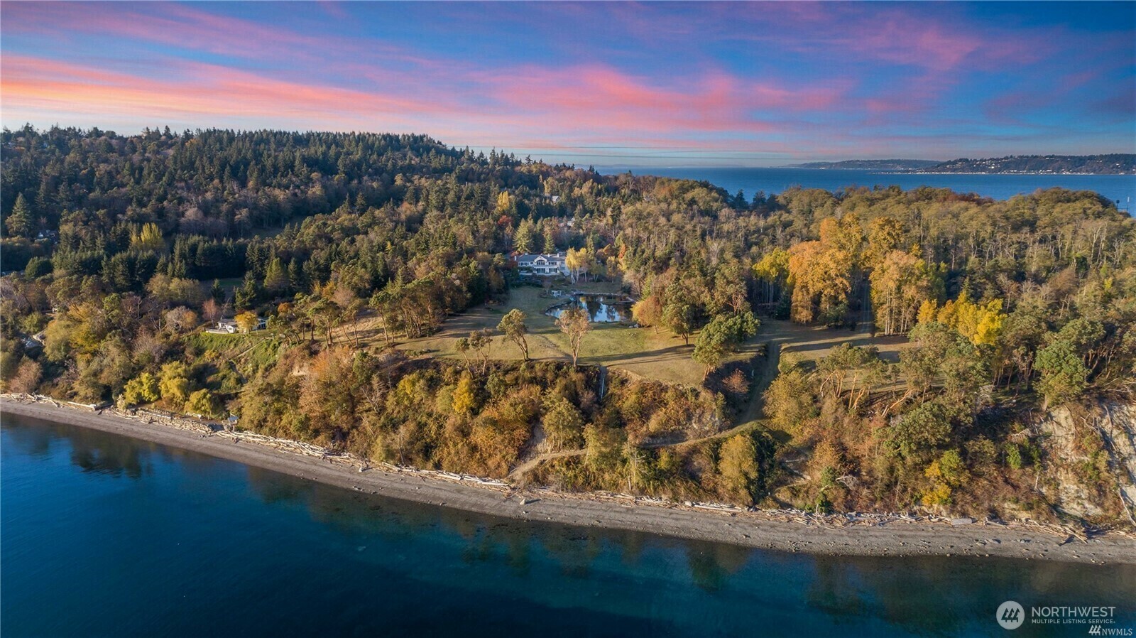 Property Photo:  4205 SW Point Robinson Road  WA 98070 