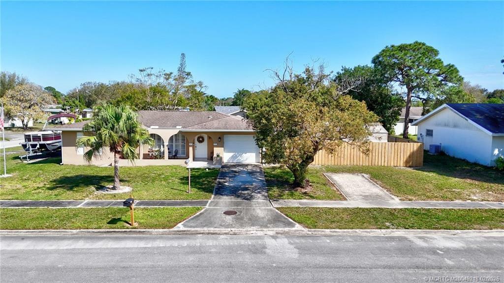 Property Photo:  835 SE Tierra Court  FL 34983 