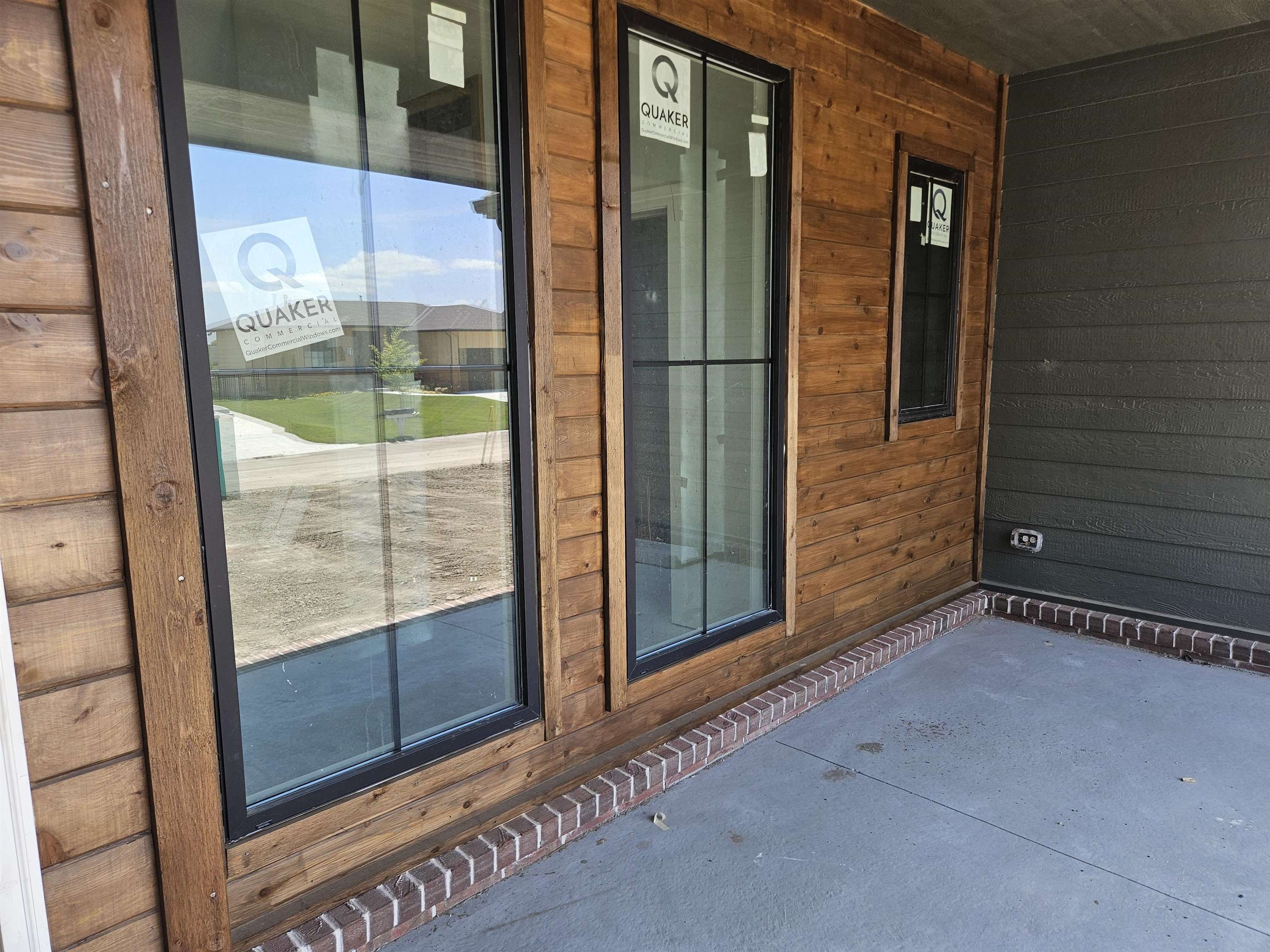 Property Photo: 1206 W Lakeway Ct KS 67002
