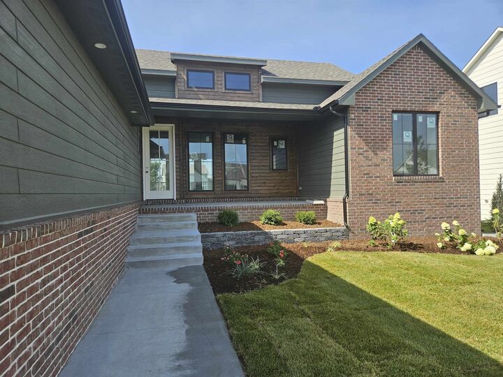 Property Photo: 1206 W Lakeway Ct KS 67002
