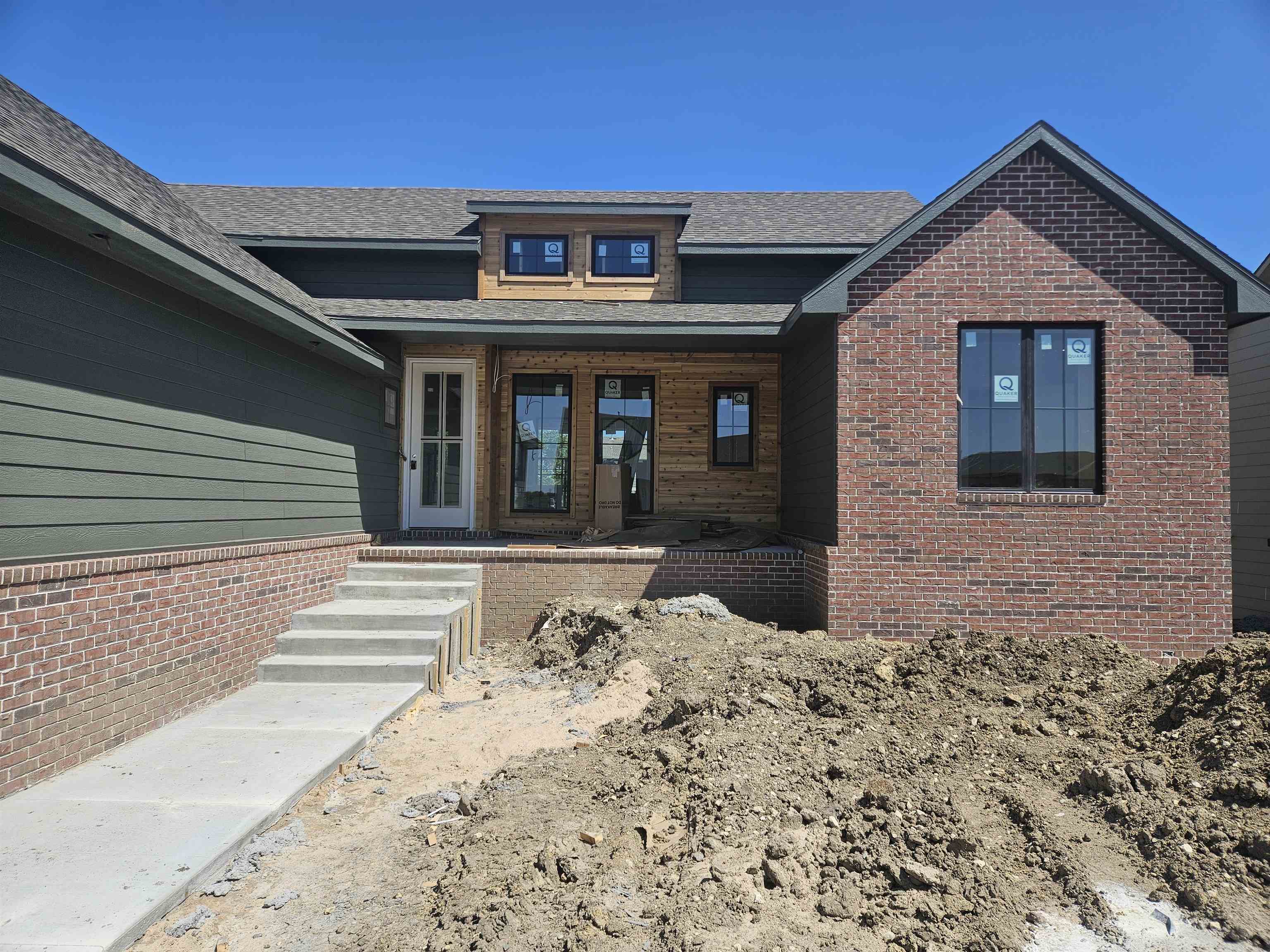 Property Photo: 1206 W Lakeway Ct KS 67002