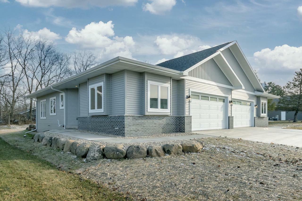 119 Ashberry Lane  Stoughton WI 53589 photo