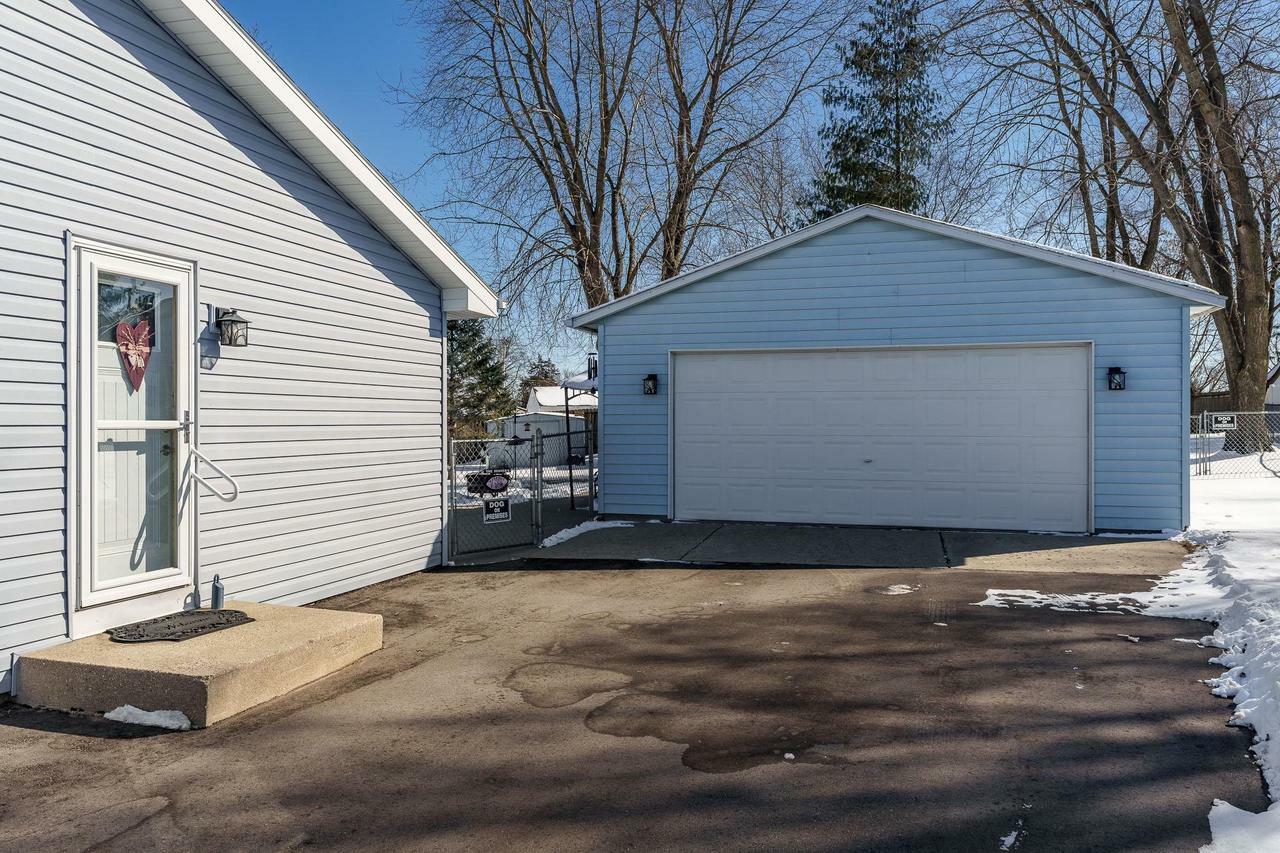 Property Photo:  2120 Lenox Street  WI 53511 