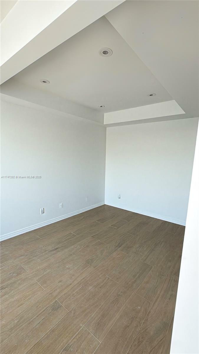 Property Photo:  7000 Island Blvd 905  FL 33160 