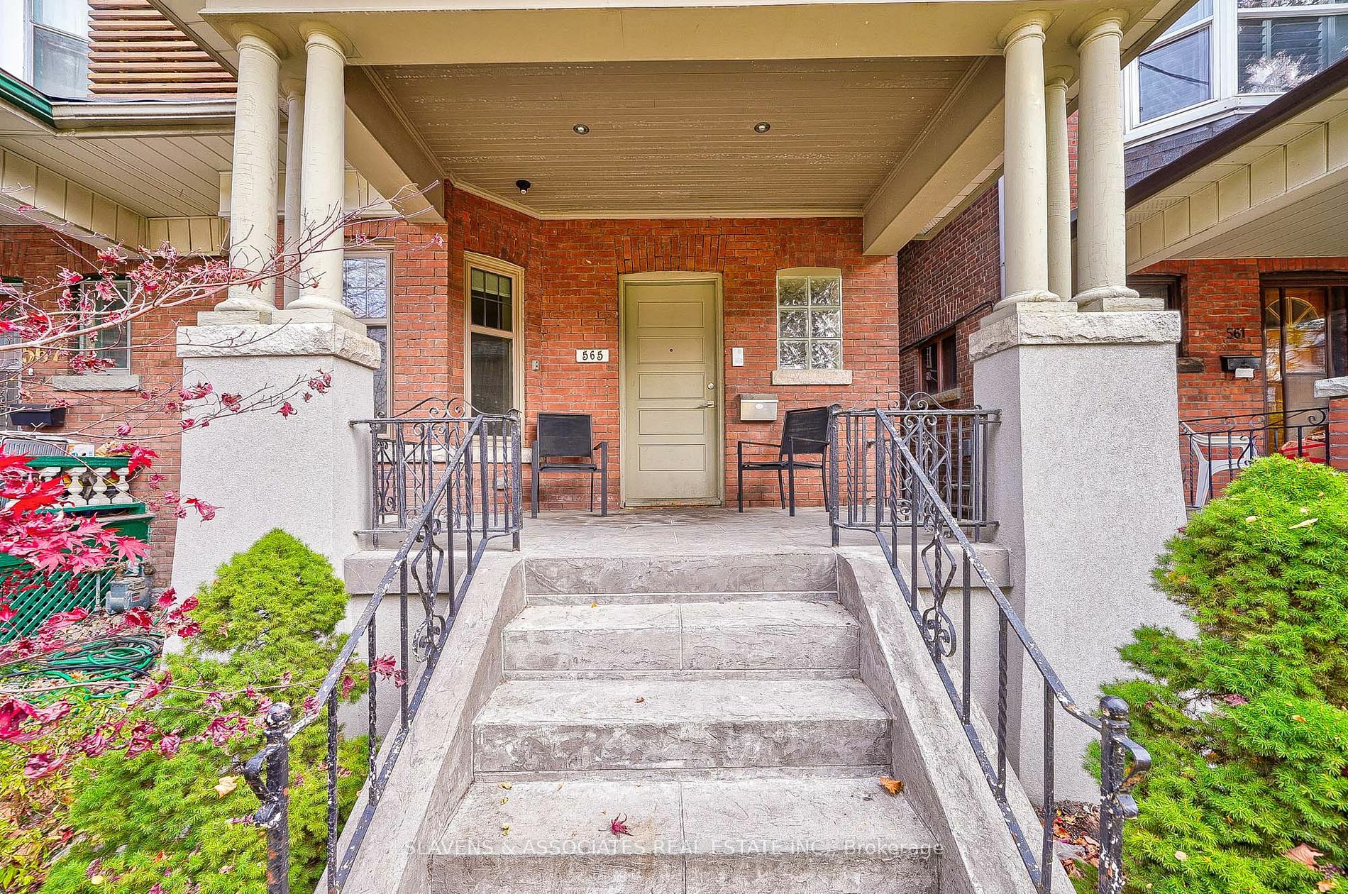 Property Photo:  565 Markham St  ON M6G 2L6 