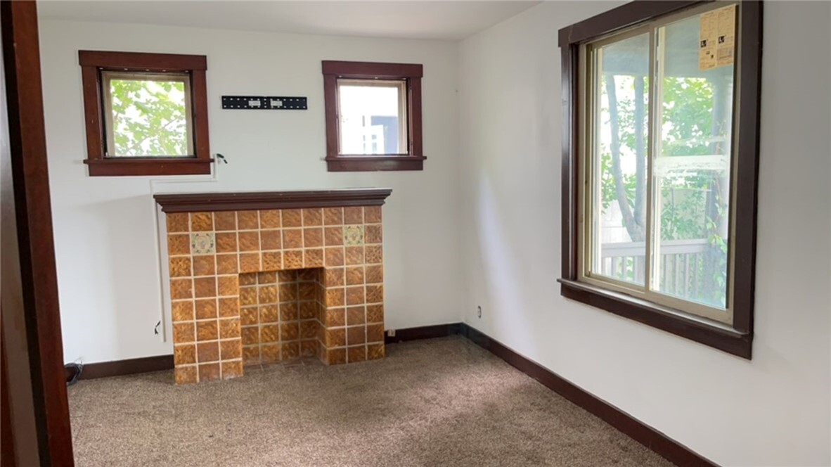 Property Photo:  122 E 16th Ave  PA 15120 
