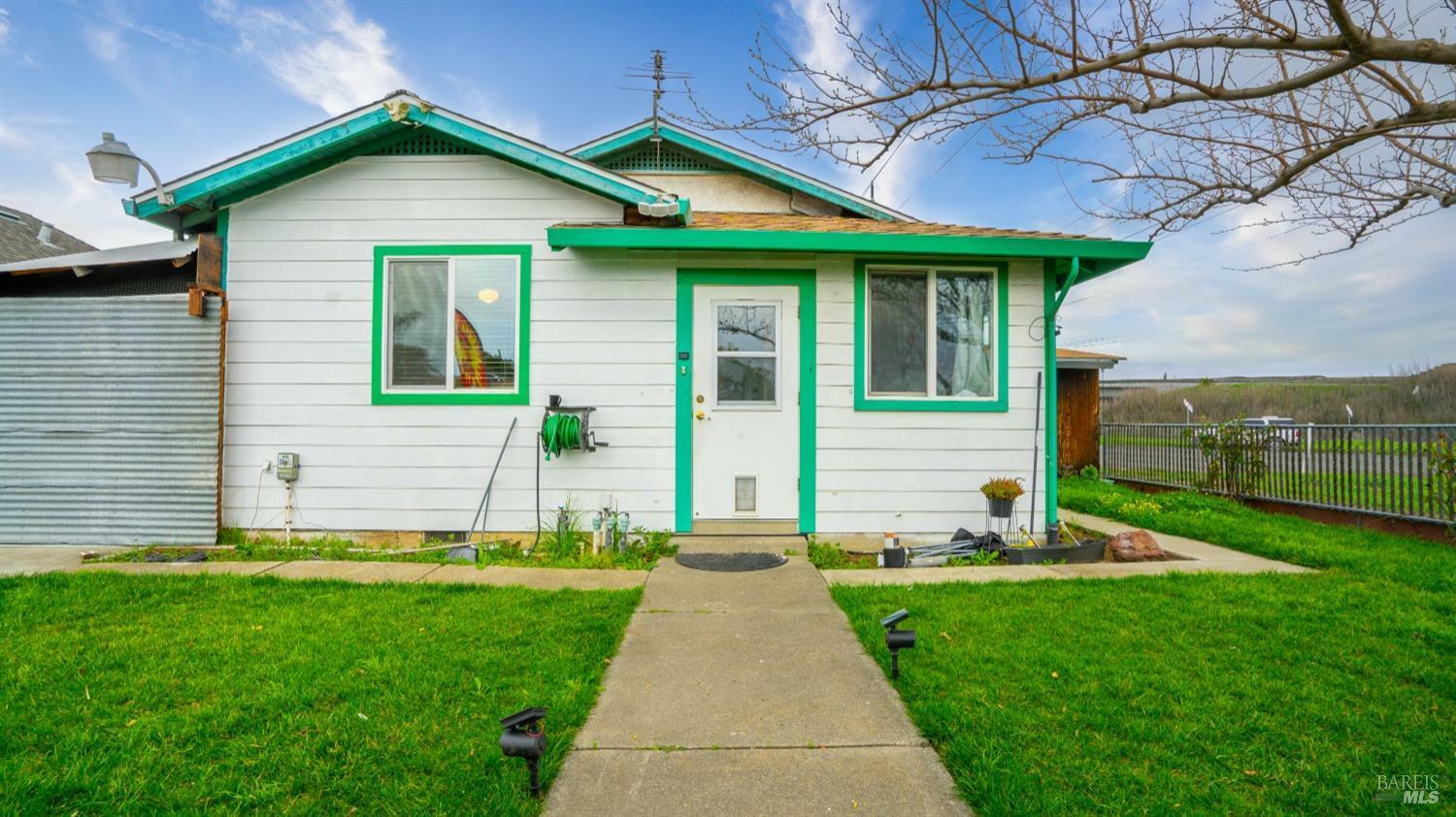 Property Photo:  208 Jackson Street  CA 94533 