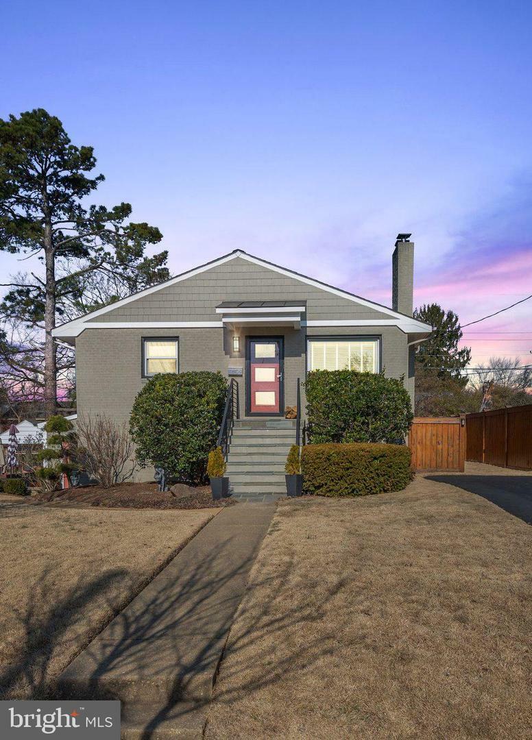 Property Photo:  609 Woodford Street  VA 22401 