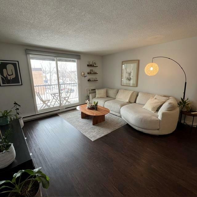 Property Photo:  470 Kenaston Boulevard  MB R3N 1Z1 