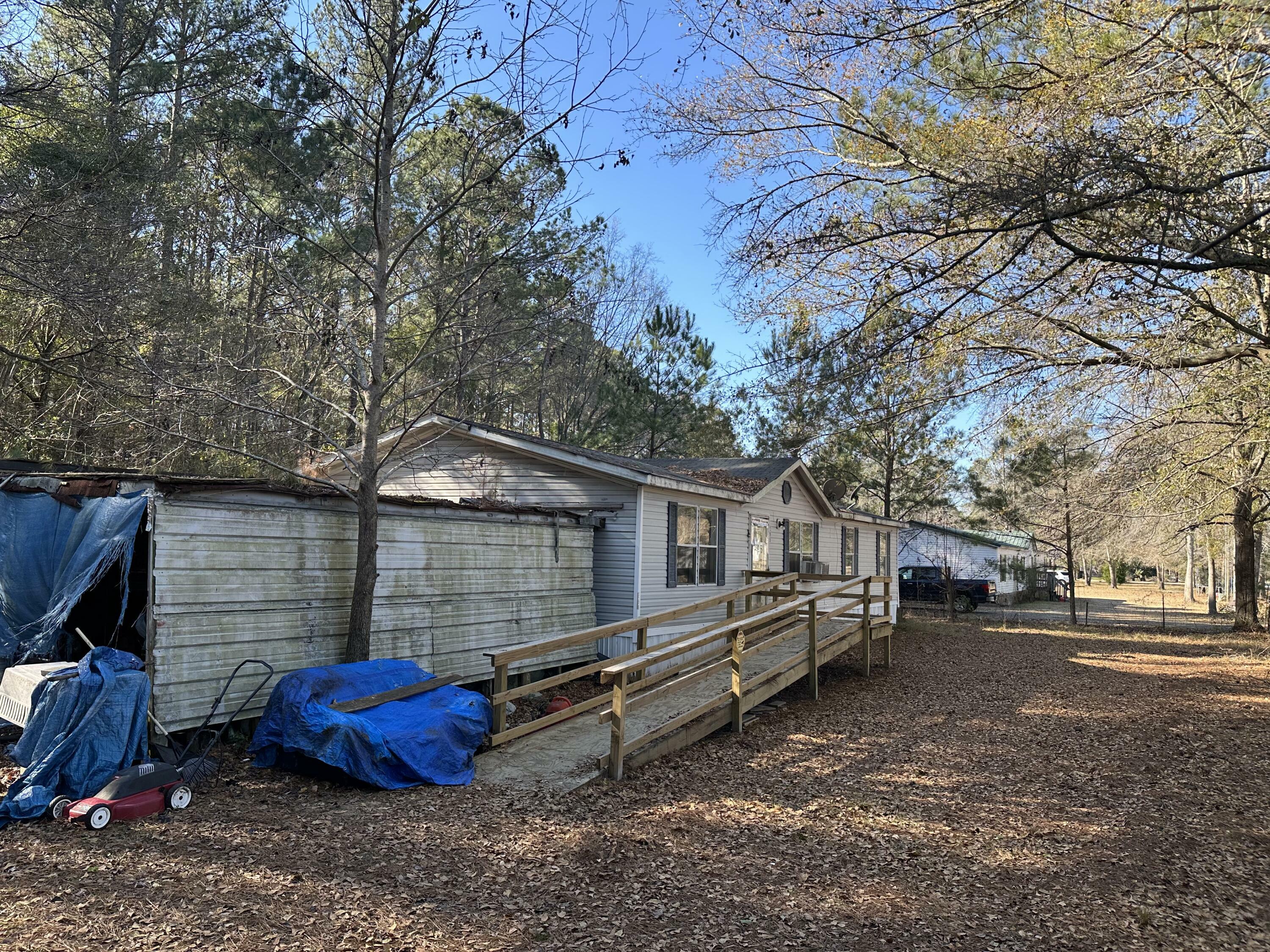 Property Photo:  195 E Turner Street  SC 29483 