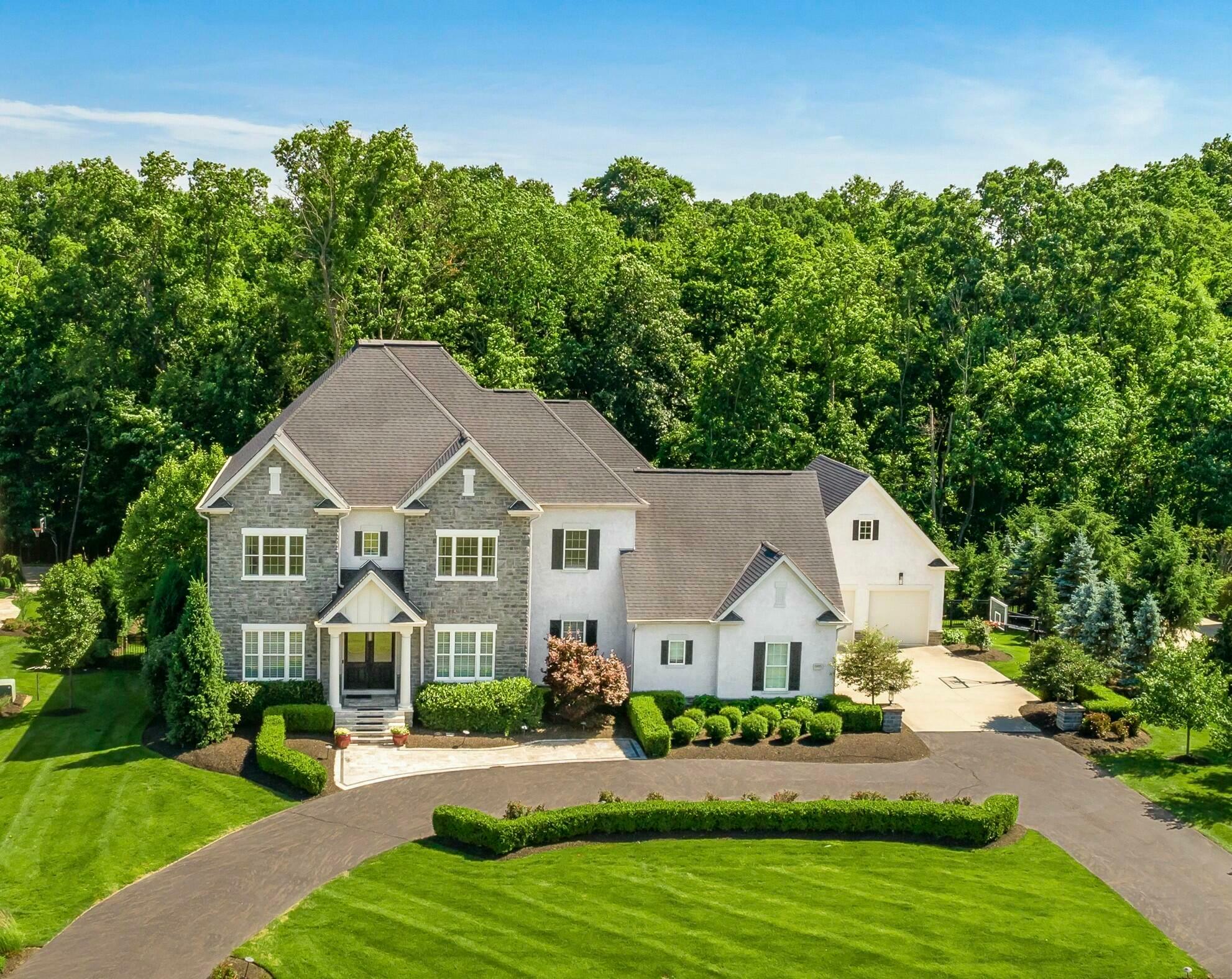 Property Photo: 1985 Woodland Hall Drive OH 43015
