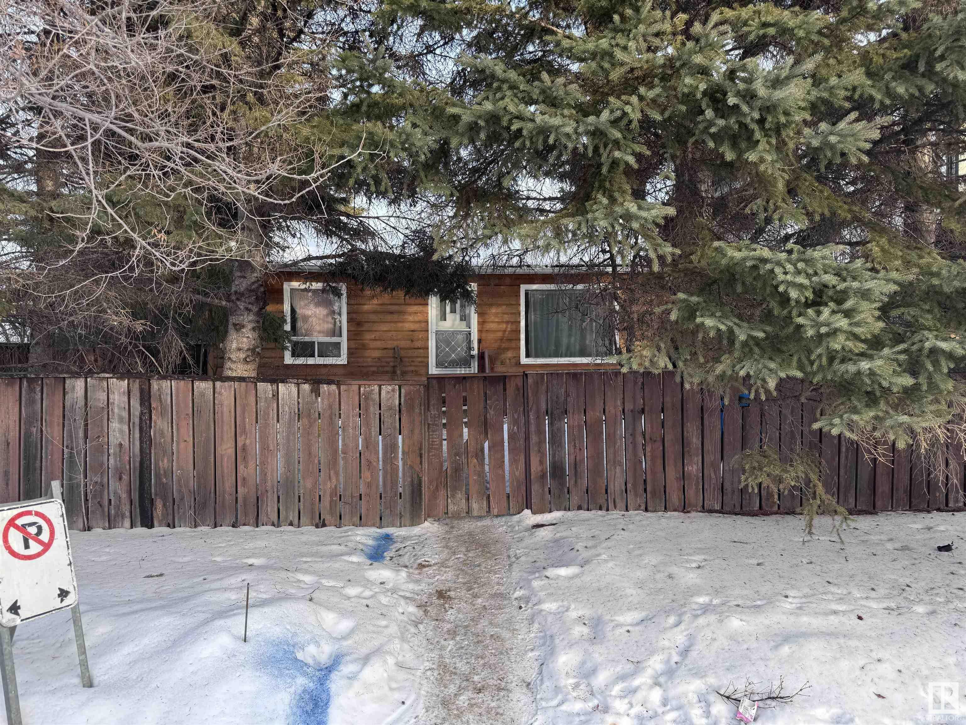 Property Photo:  9235 150 Street NW  AB T5R 1G4 