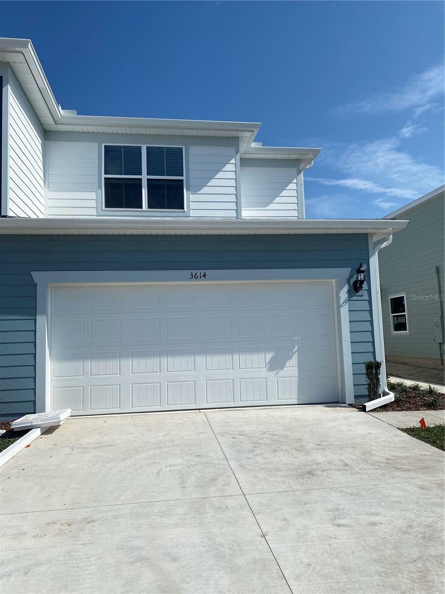 Property Photo: 3614 Raindrop Way FL 32773