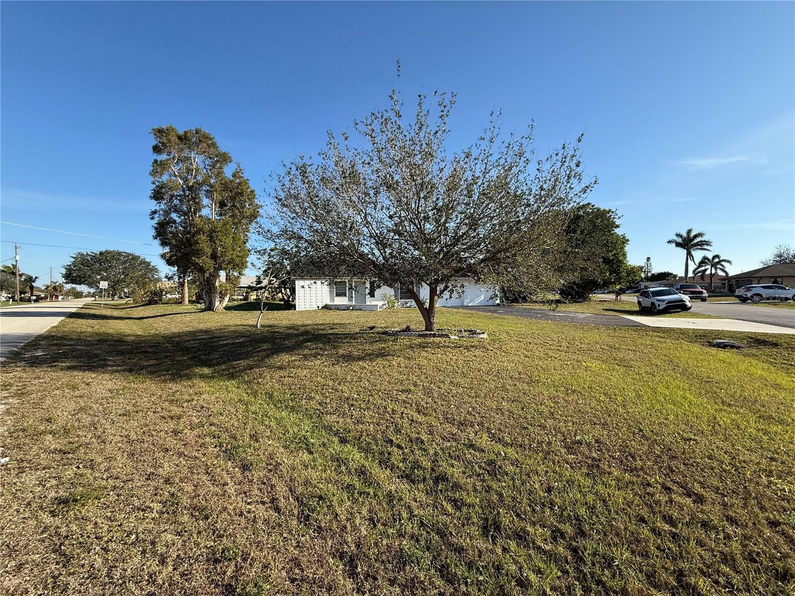 Property Photo:  690 Ennis Terrace NW  FL 33952 