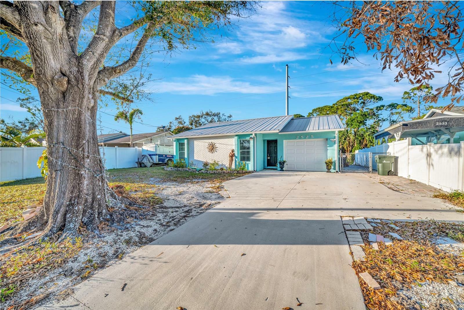 2525 22nd Street  Sarasota FL 34234 photo