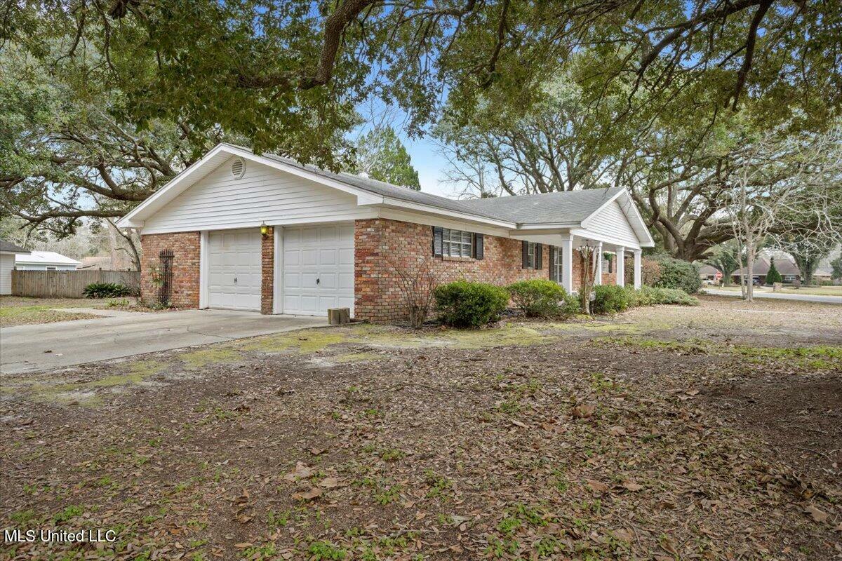 Property Photo:  12704 Cambridge Boulevard  MS 39564 