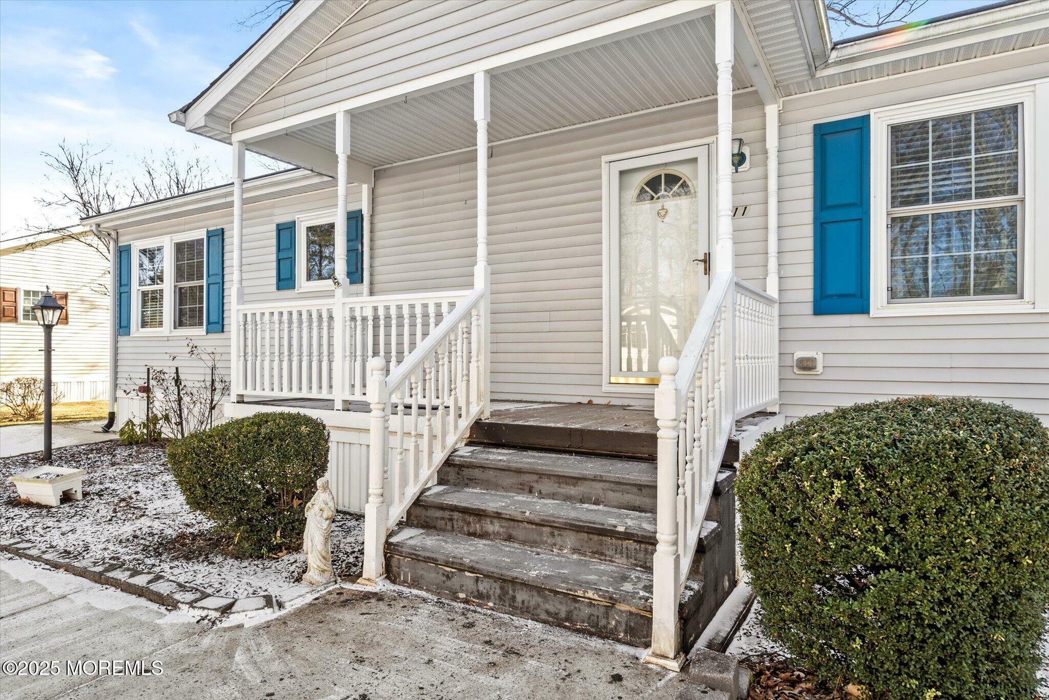 Property Photo:  11 Royal Oak Drive  NJ 08514 