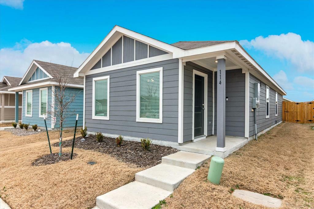 Property Photo:  114 Sunflower Street  TX 75407 