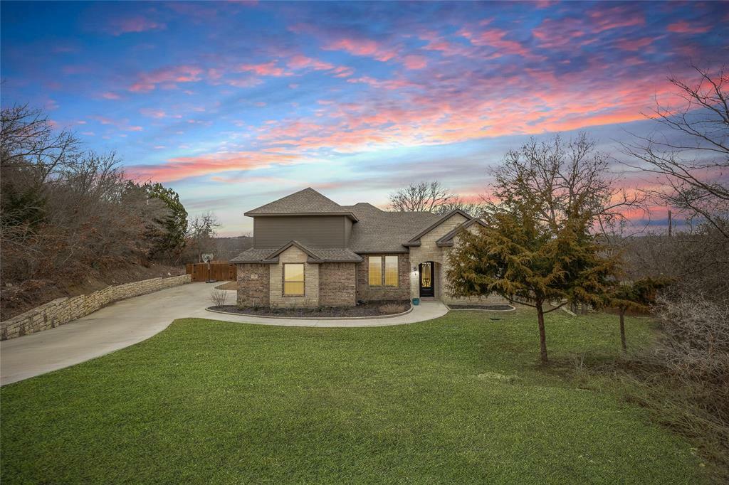 Property Photo: 128 Royal Oak Drive TX 76008