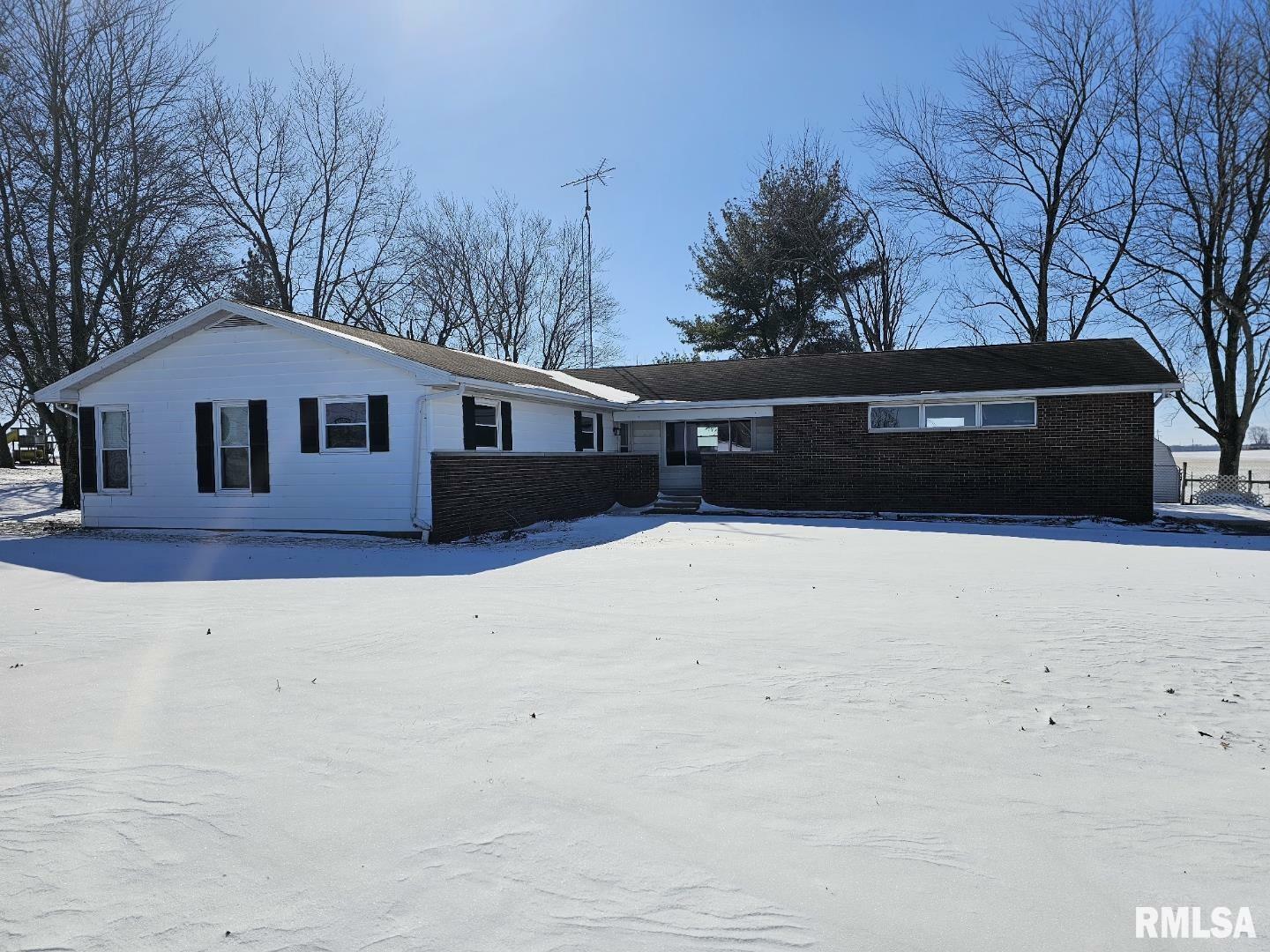 Property Photo:  1382 W Stacey Road  IL 62877 