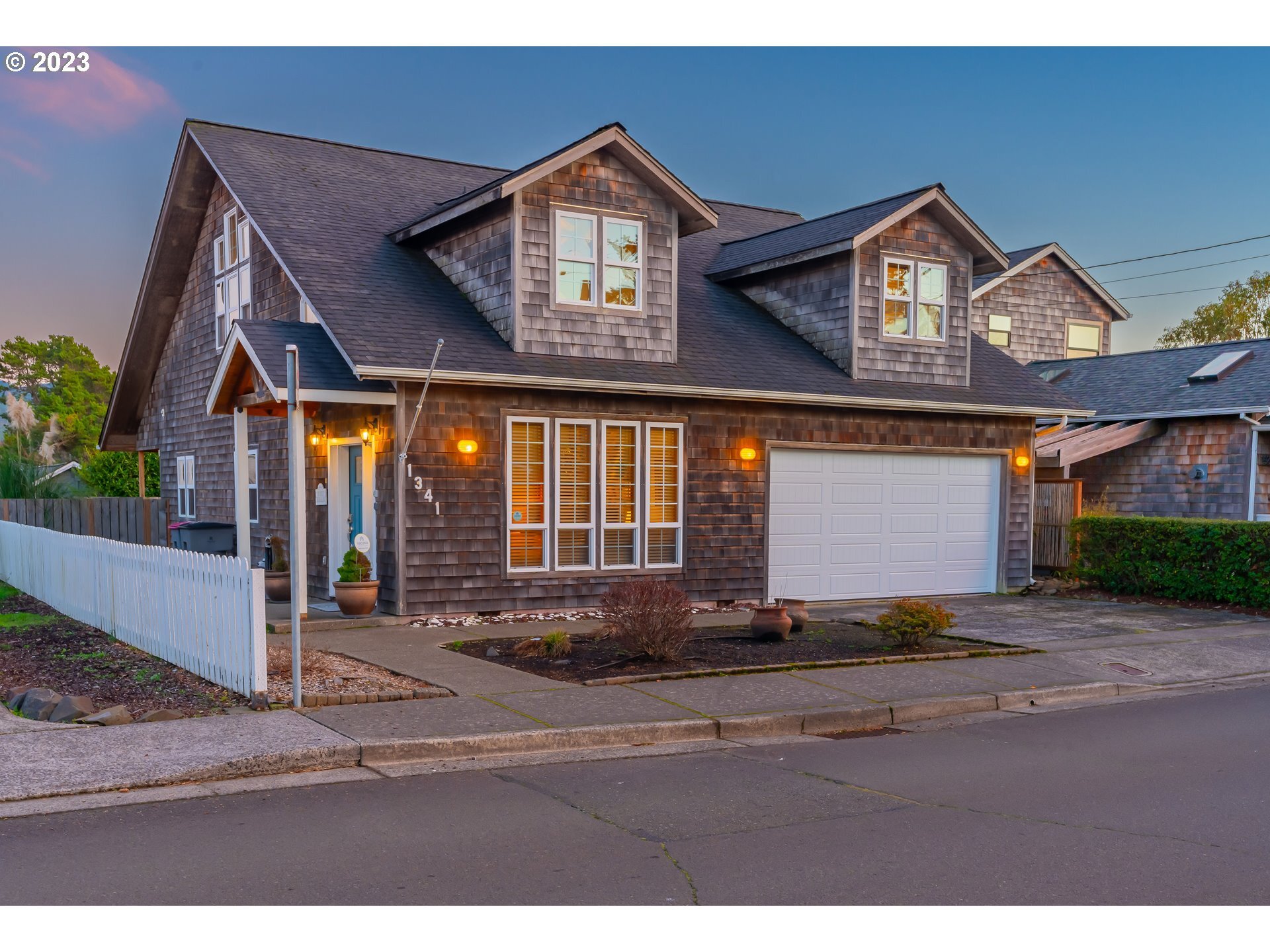 Property Photo: 1341 Beach Dr OR 97138