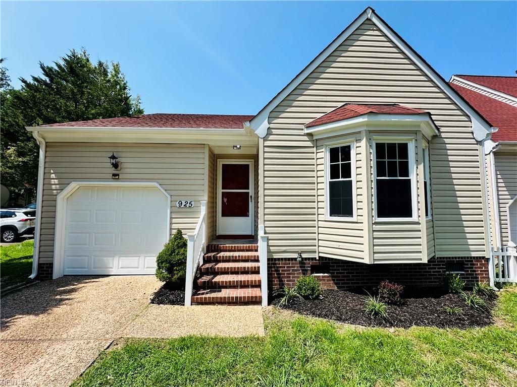 Property Photo:  925 Pheasant Rn  VA 23188 