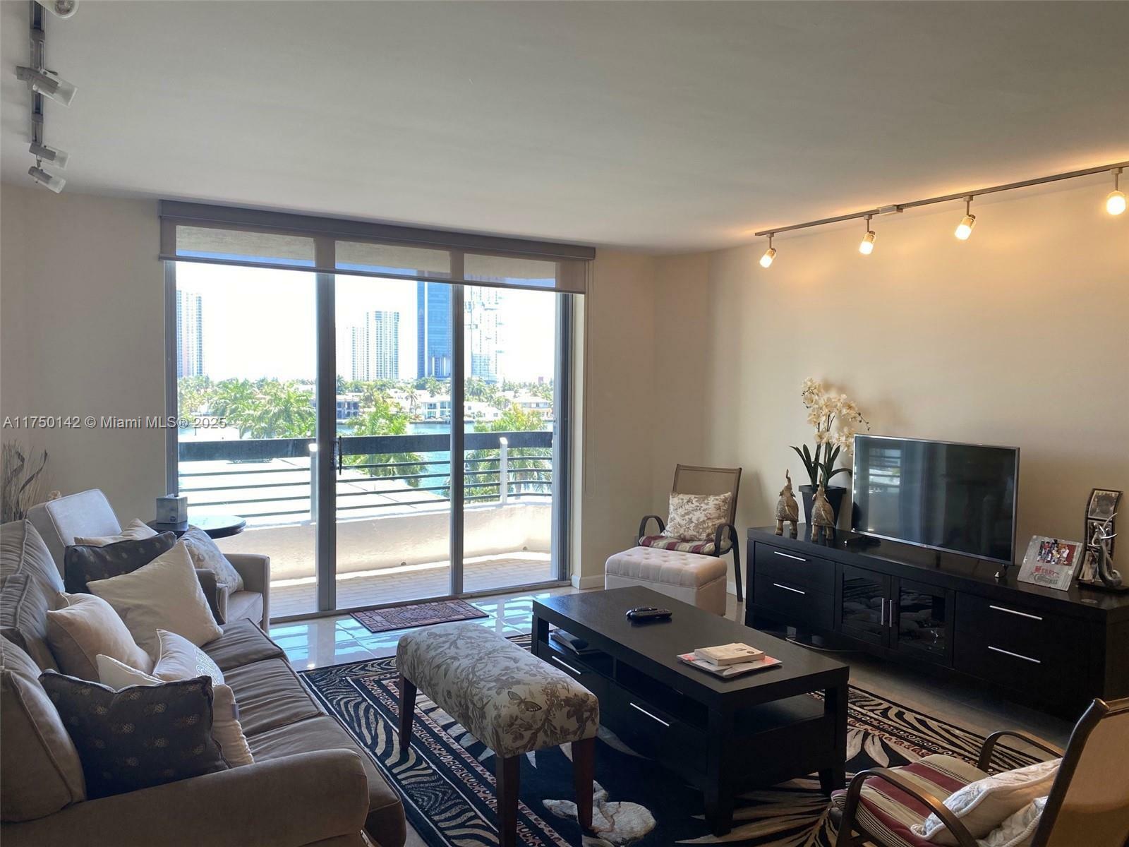 Property Photo: 3600 Mystic Pointe Dr 717 FL 33180