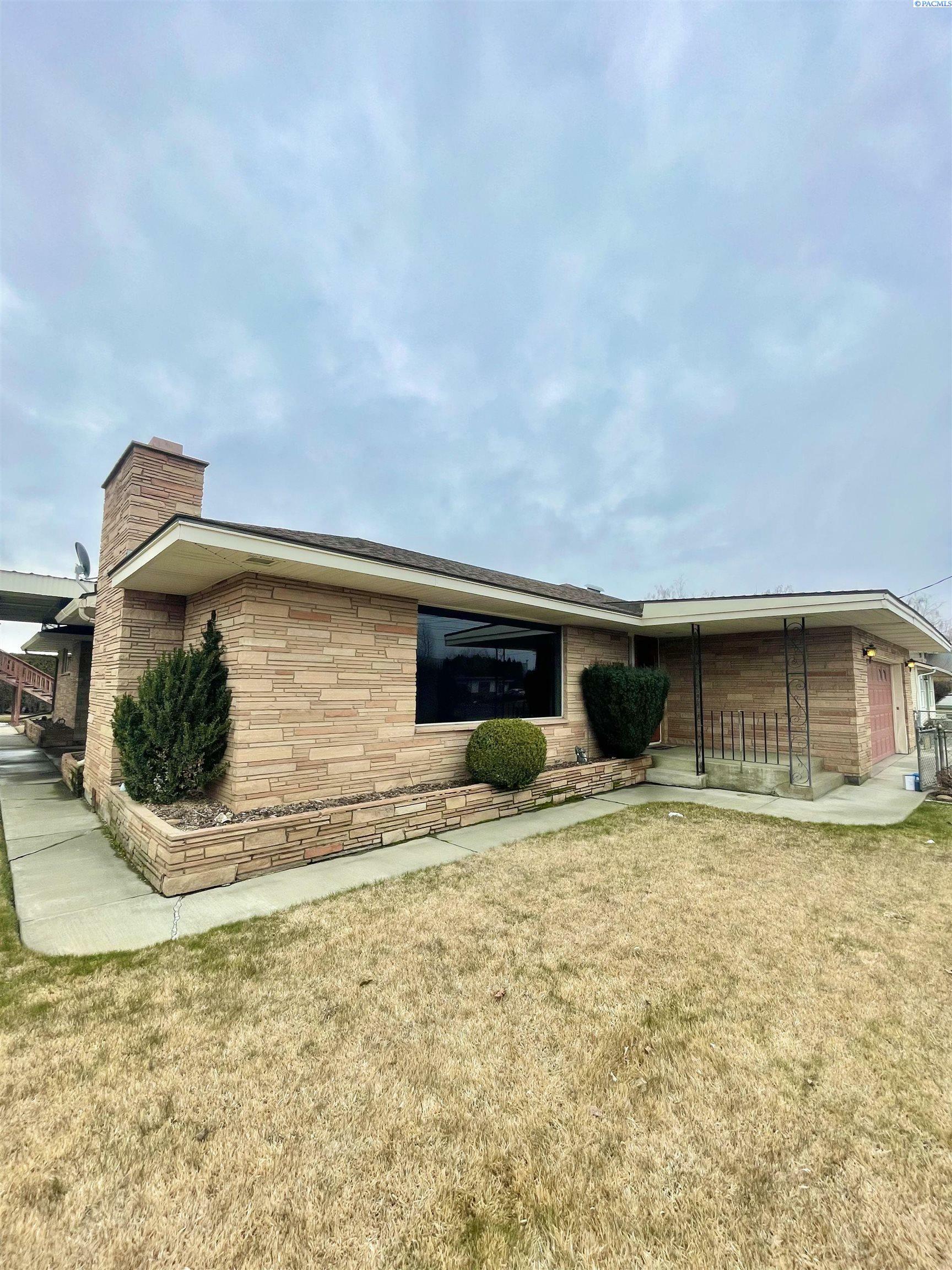 303 N Ave B  Grandview WA 98930 photo