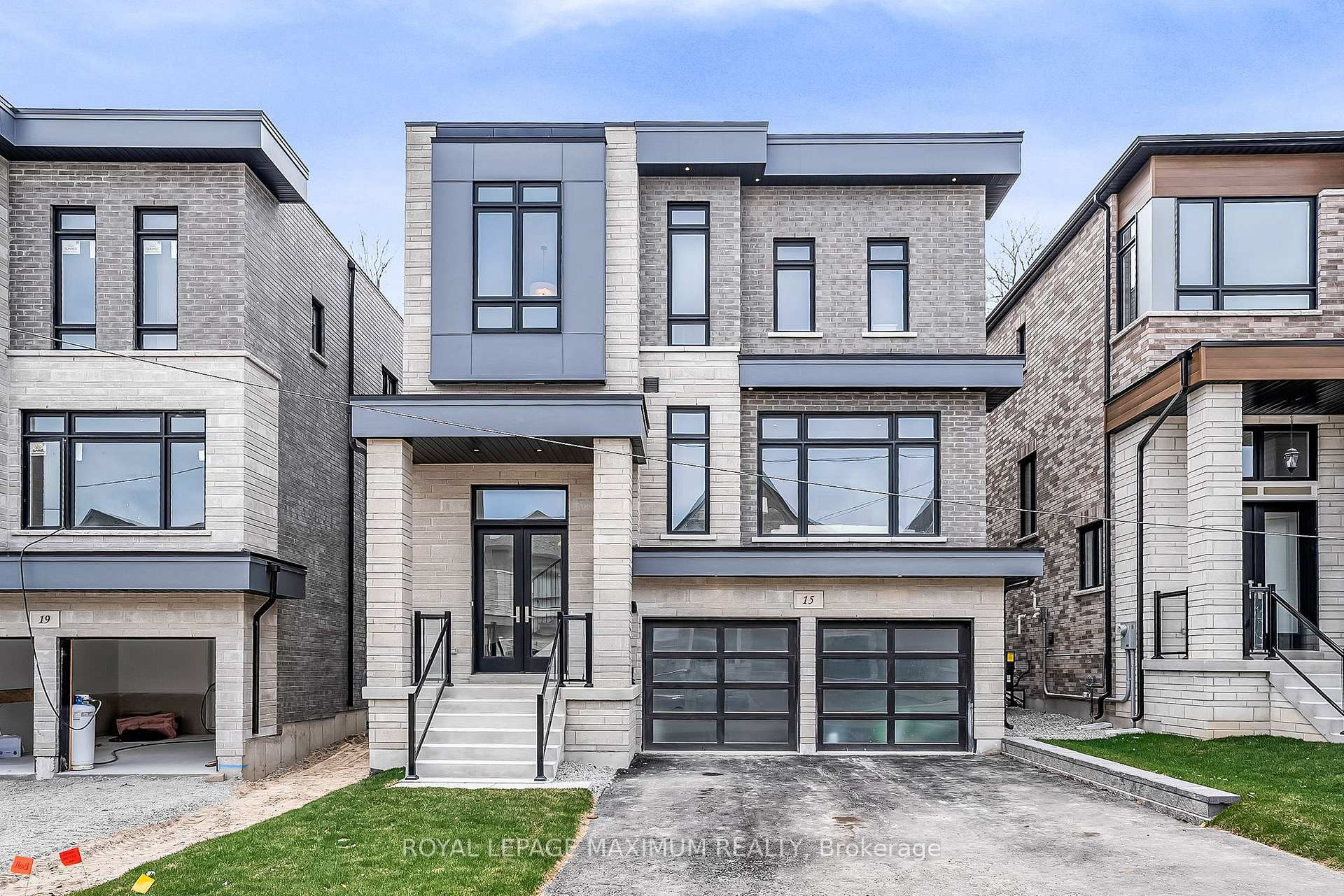 Property Photo: 15 Donsgrove Court ON L4J 9A1