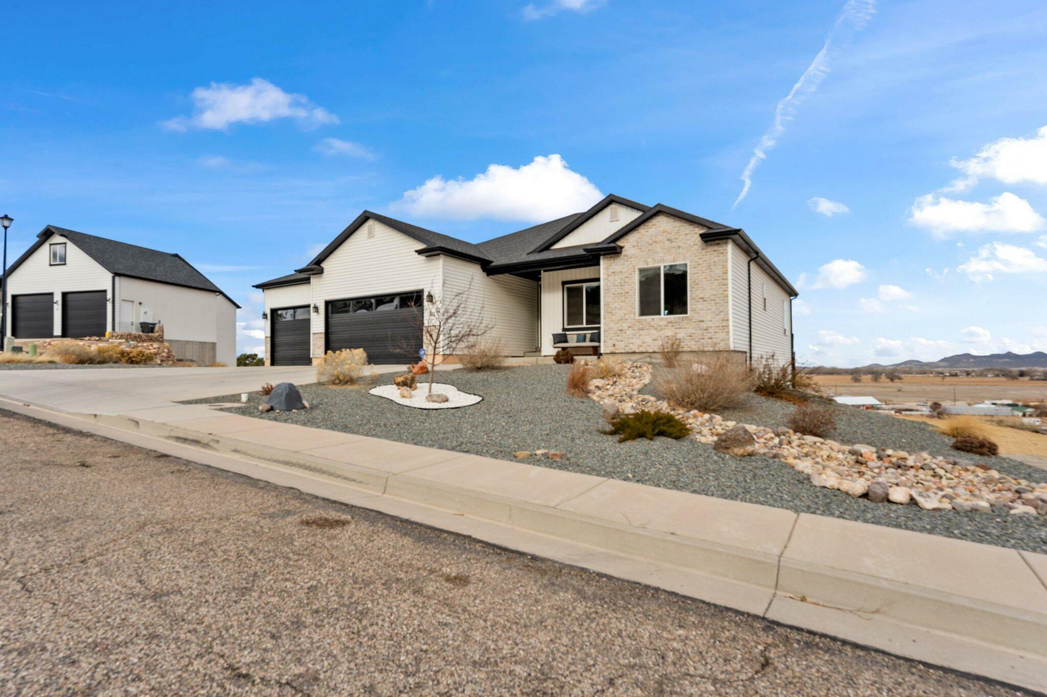 Property Photo: 142 S Chaparral Dr UT 84720