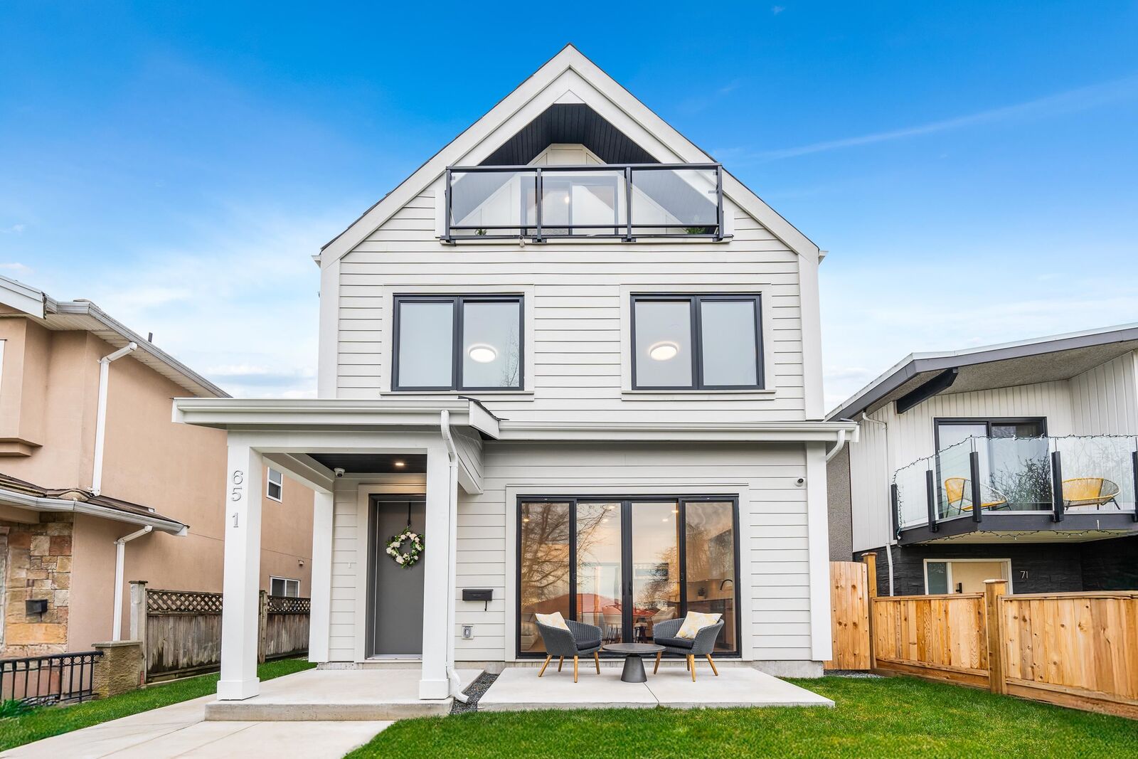 Property Photo:  65 E 58th Avenue 1  BC V5X 1V7 