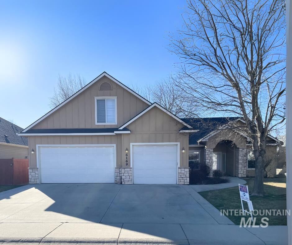 Property Photo: 6169 N Heathrow Way ID 83713