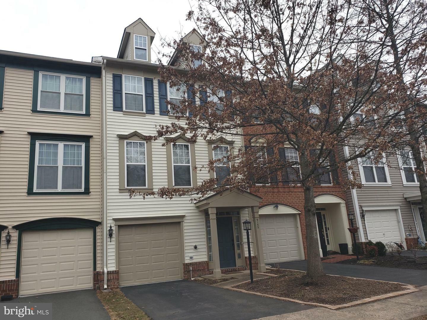 Property Photo: 9155 Cascade Falls Drive VA 20136