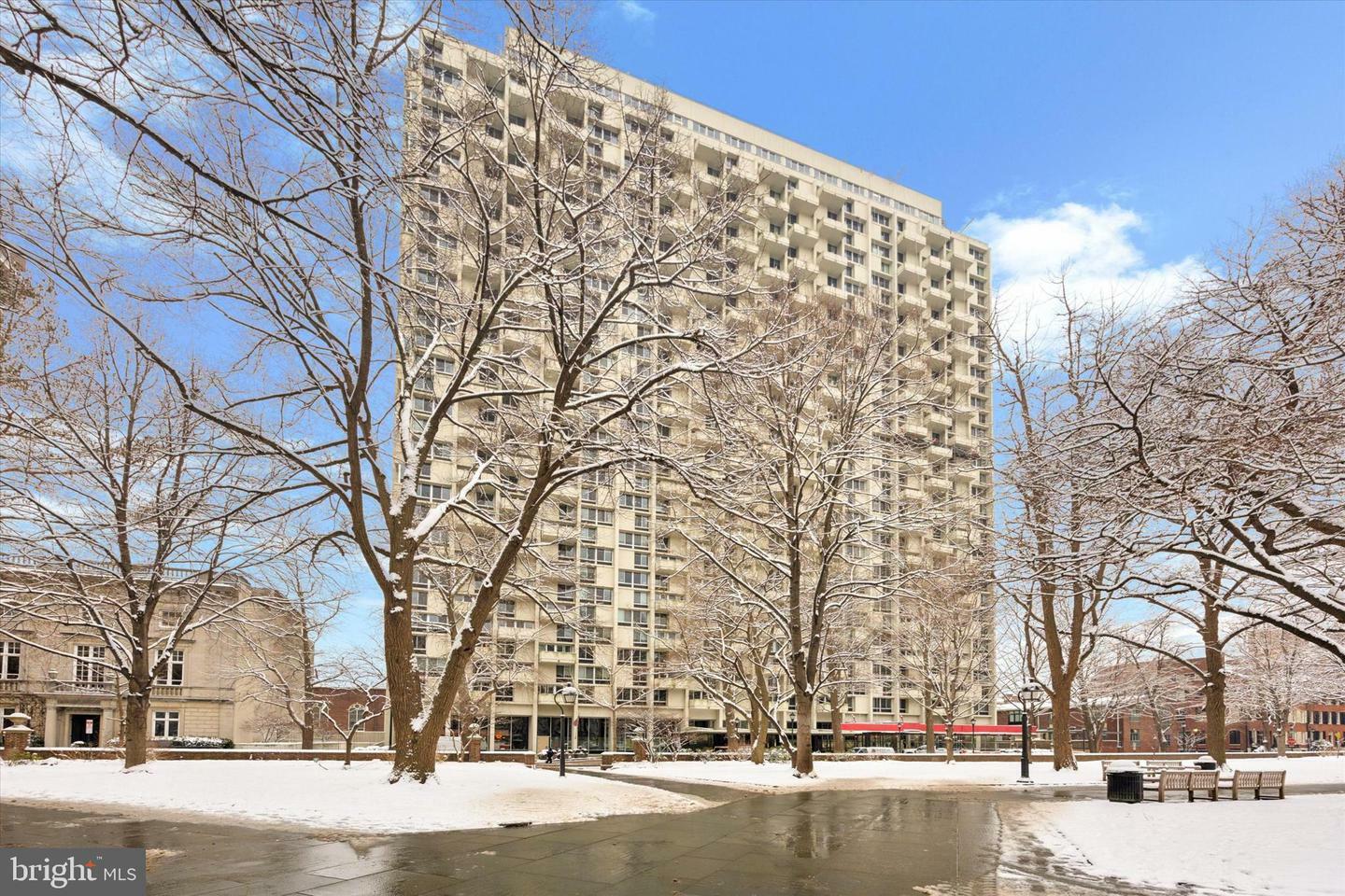 Property Photo: 604 S Washington Square 36 804 PA 19106