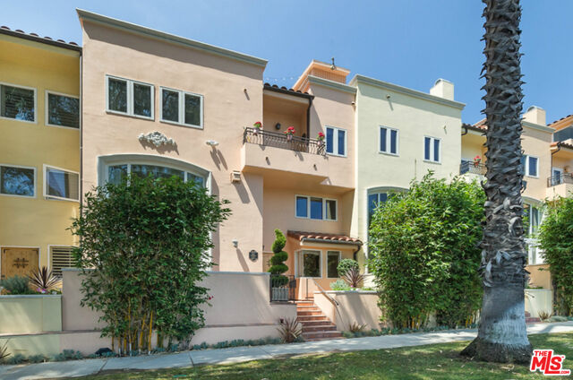 Property Photo: 1917 Washington Ave CA 90403