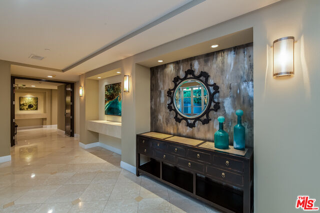 Property Photo: 1521 Greenfield Ave 102 CA 90025