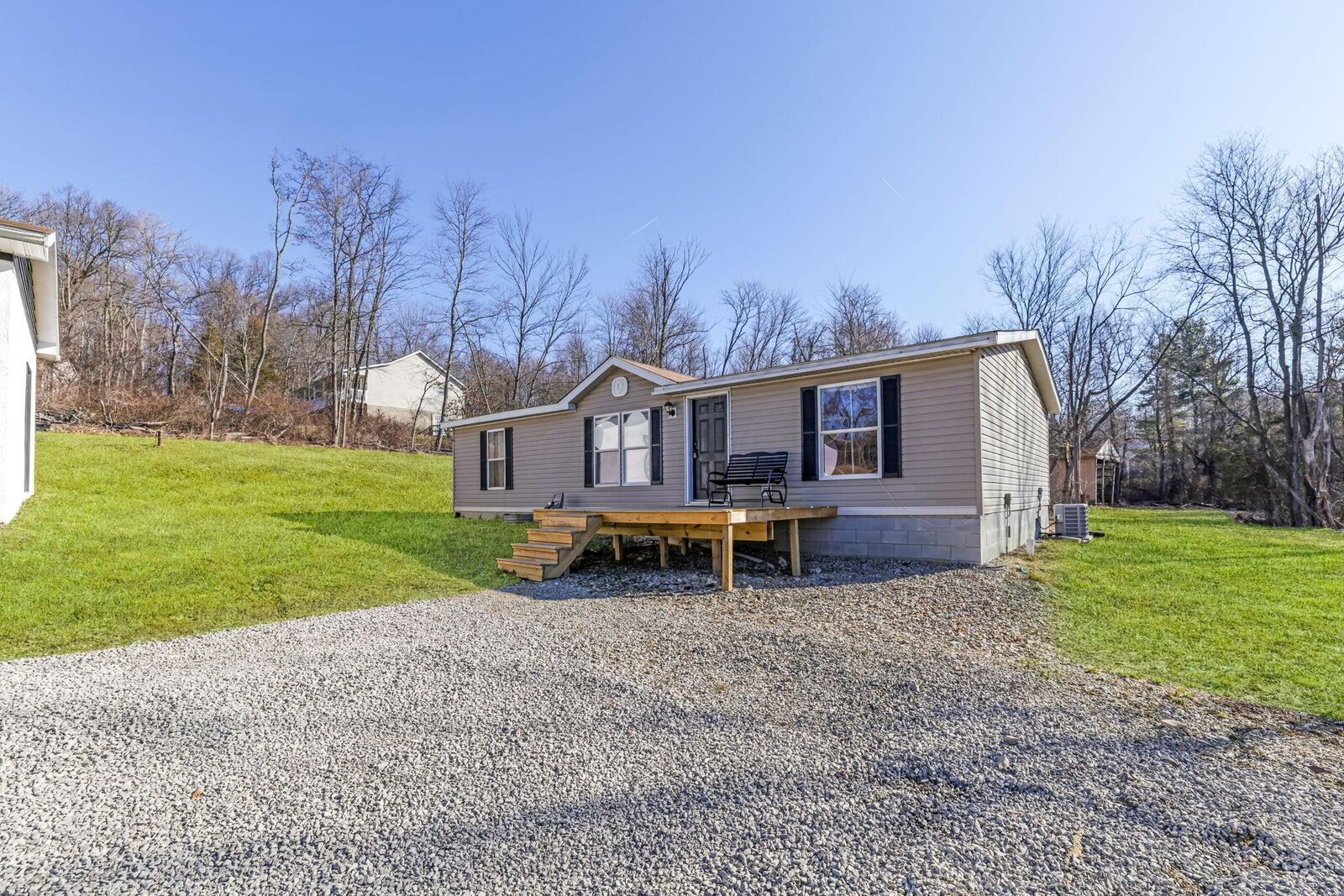 Property Photo: 9211 Panhandle SE Road OH 43056