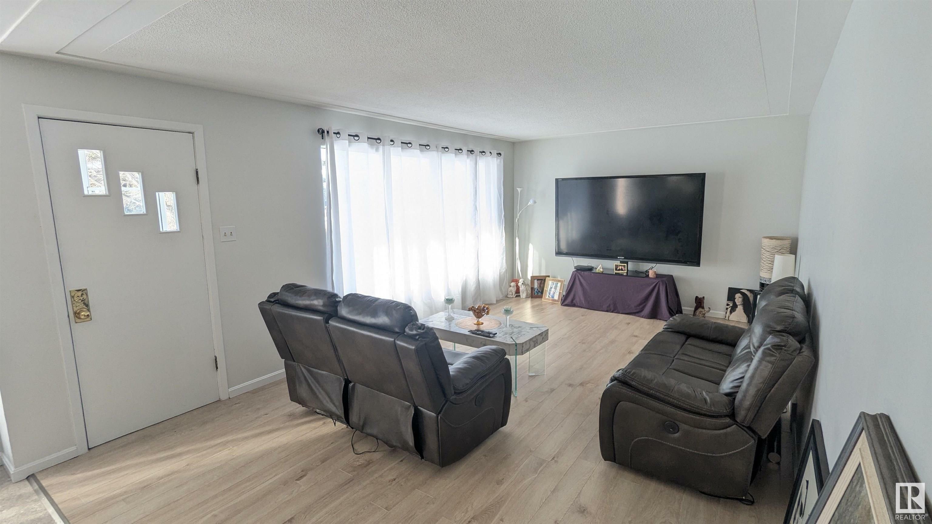 Property Photo: 5014 45B Avenue AB T9C 1L6