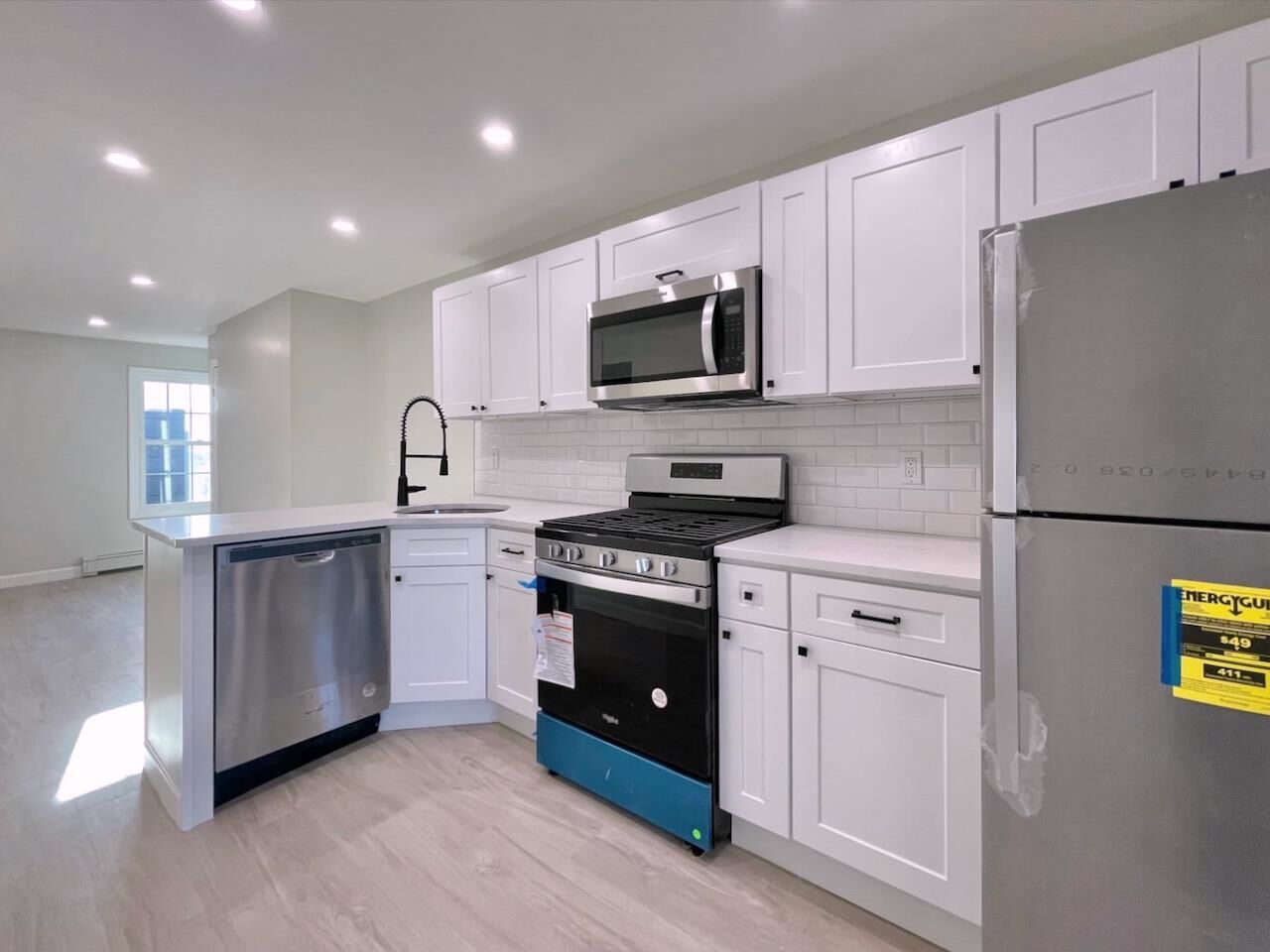 Property Photo:  63 Laidlaw Ave 3R  NJ 07306 