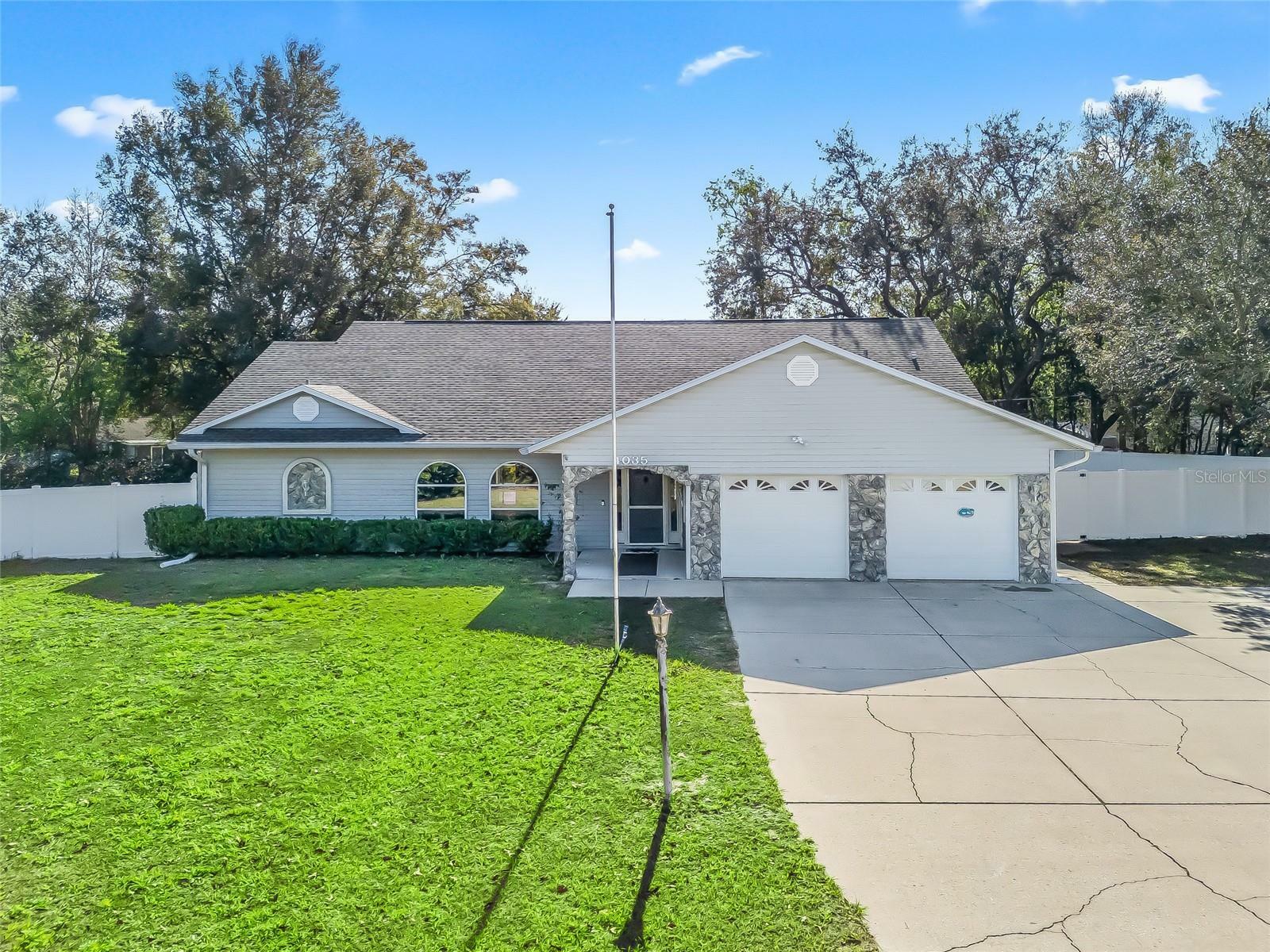 Property Photo: 4035 S Gate Point FL 34446
