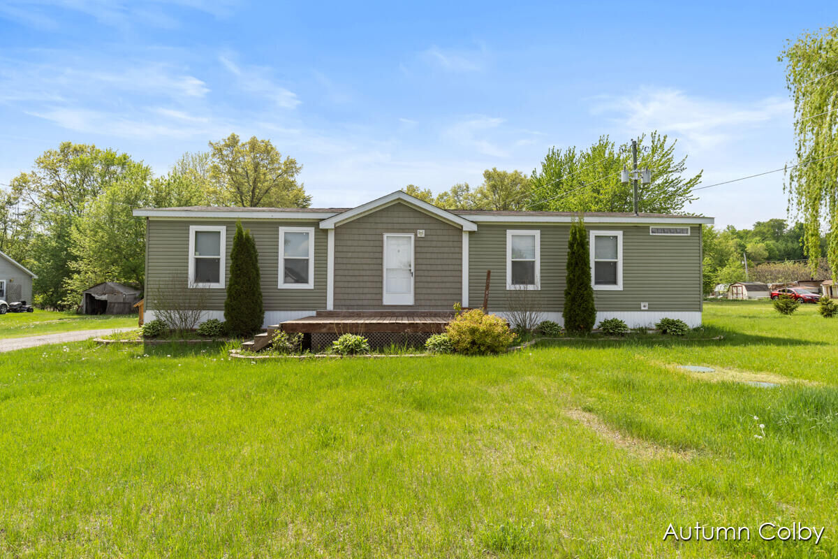 Property Photo:  5443 Gravel Ridge Road  MI 48850 