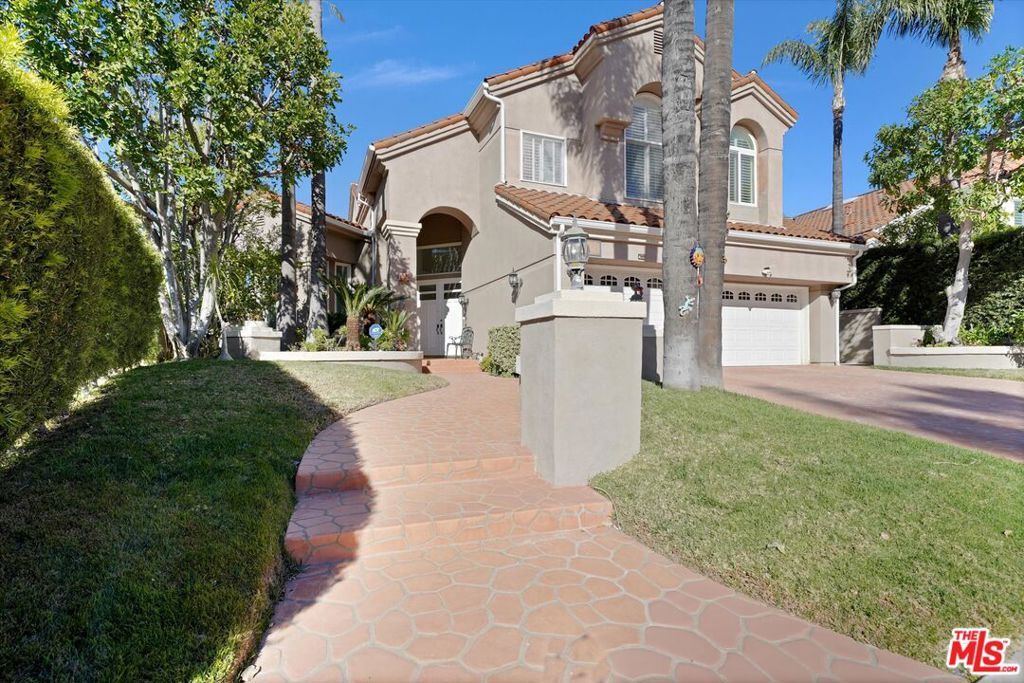 Property Photo: 24823 Alexandra Court CA 91302