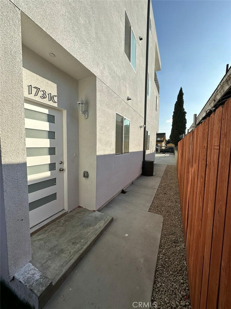 Property Photo:  1731 E 69th Street A  CA 90001 